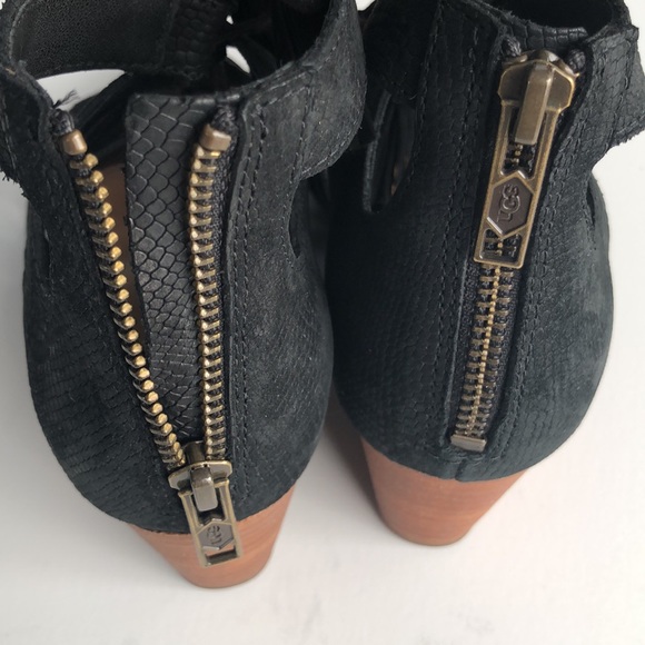 UGG Yasmin Snake Gladiator Wedge Black Leather Sandal Size 7 - Picture 10 of 10